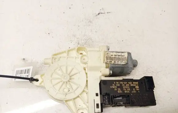 Peugeot 407 Front door window regulator motor 1137328125