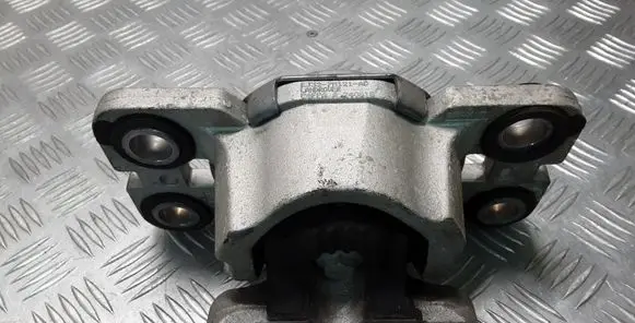 Land Rover Evoque I Gearbox mount EJ327M121AD