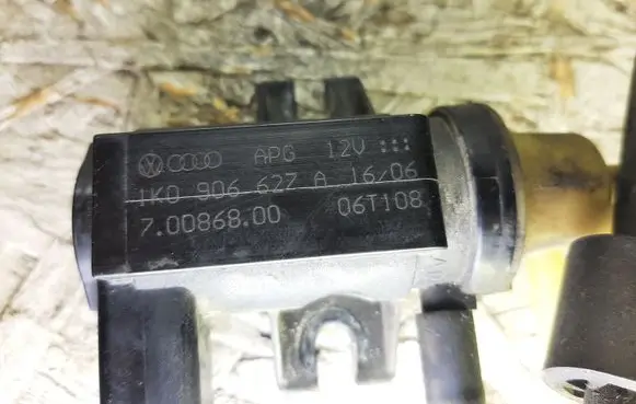 Skoda Octavia Mk2 (1Z) Turbo solenoid valve 1K0906627