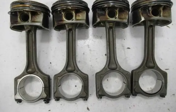 Citroen C3 Aircross Piston with connecting rod