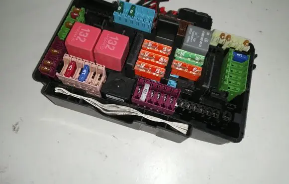 Mercedes-Benz C W205 Fuse module A2059068501 A2055400840