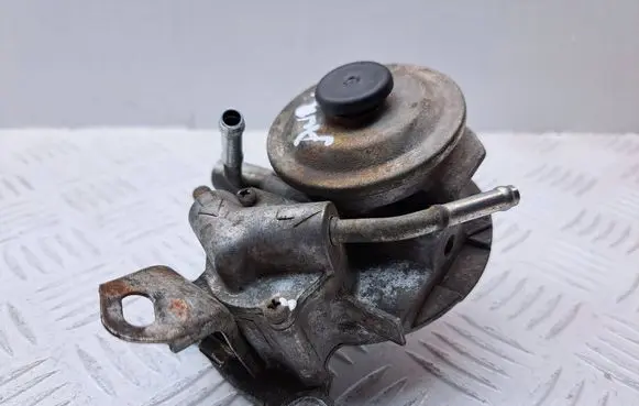 Toyota Auris 150 Fuel filter bracket/mount holder 2338026130