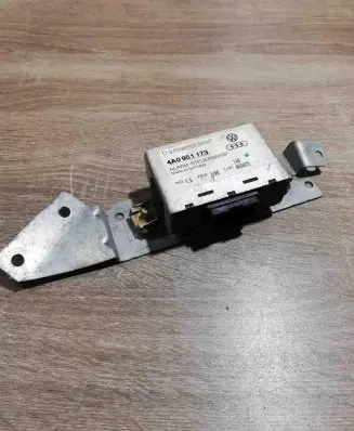Audi A6 S6 C4 4A Alarm control unit/module 4A0951173