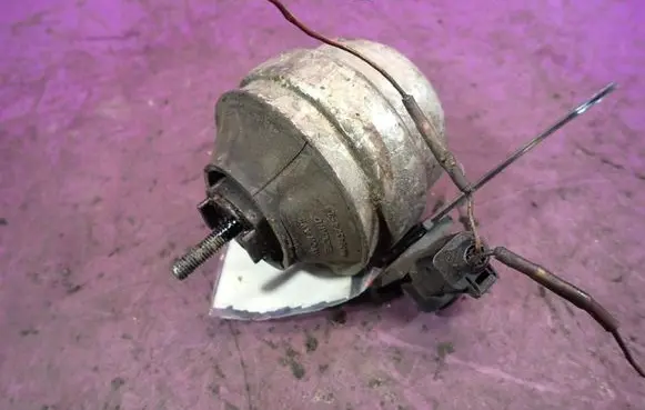 Audi A6 Allroad C5 Engine mount vacuum valve 