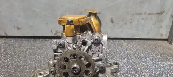 Volvo V60 Oil pump 16804701 31330979 2611120308