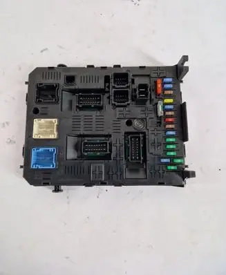 Peugeot 308 Fuse module 281197595