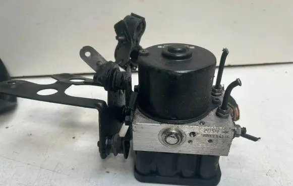 Volkswagen Golf V ABS Pump 1K0907379AC 00005305H0 10096003593
