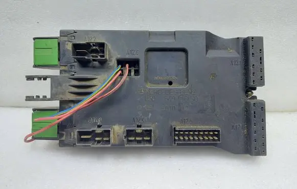 Mercedes-Benz E W212 Fuse module 0005400650 08501002