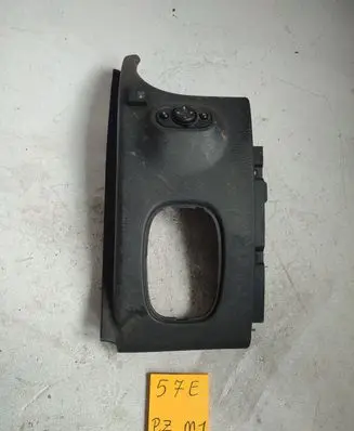 Chrysler PT Cruiser Central console control unit 28478326