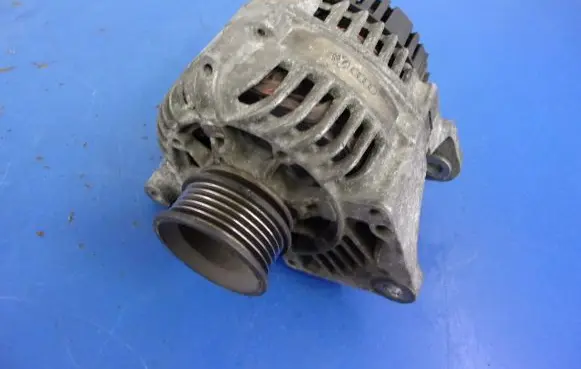 Audi A4 S4 B5 8D Generator/alternator