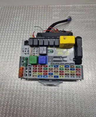 Opel Zafira A Fuse box set 24431679