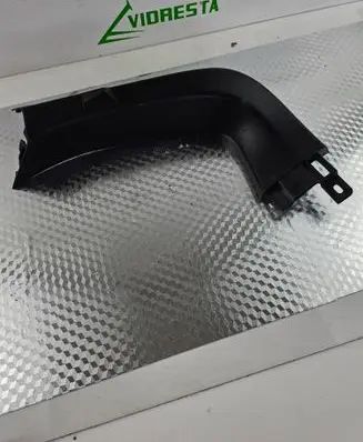 Foot area side trim