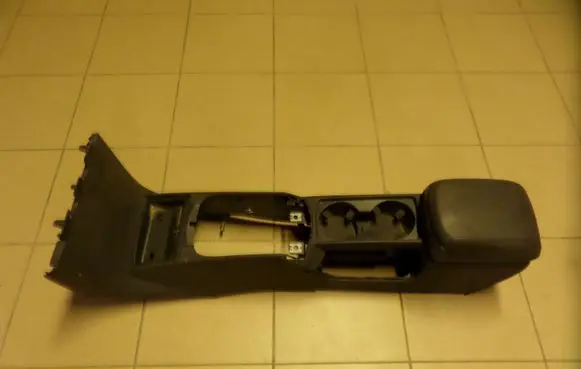 Volvo V50 Center console 8687408
