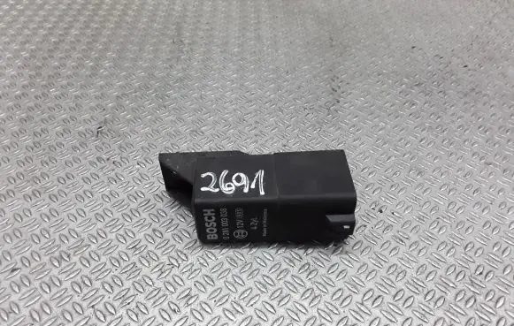 Volkswagen Golf Plus Glow plug pre-heat relay 038907281 0281003038
