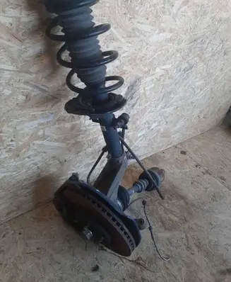 Nissan X-Trail T32 Front wheel hub spindle knuckle