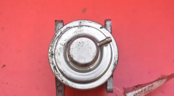 Skoda Octavia Mk2 (1Z) EGR valve 038129637D