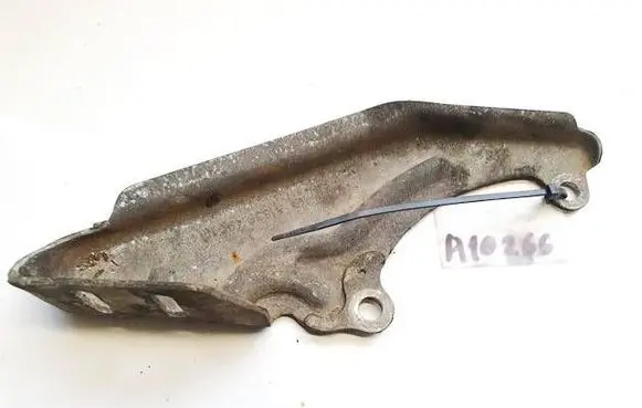 Engine mounting bracket