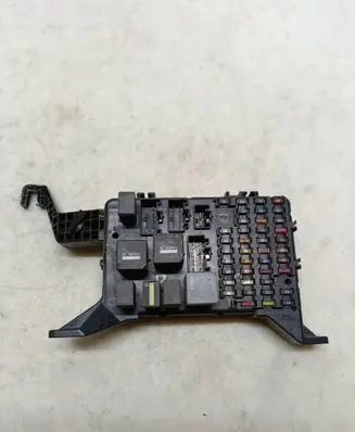 Ford Mondeo Mk III Fuse module 4S7T14A073AA D2920833