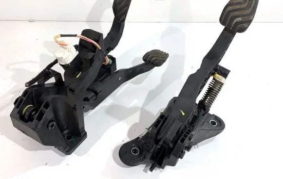 Dacia Duster II Pedal assembly 