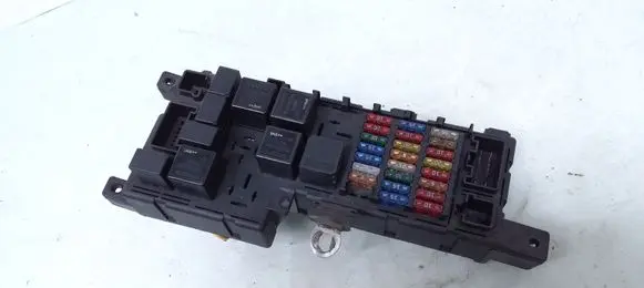 Volvo S60 Fuse module 8637841