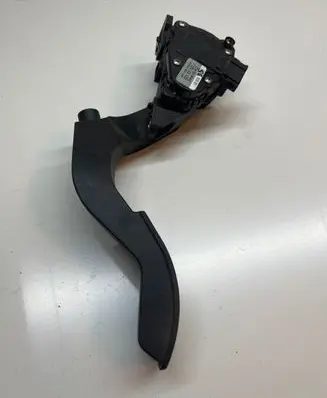 Volkswagen PASSAT B5.5 Accelerator throttle pedal 8D1721523J