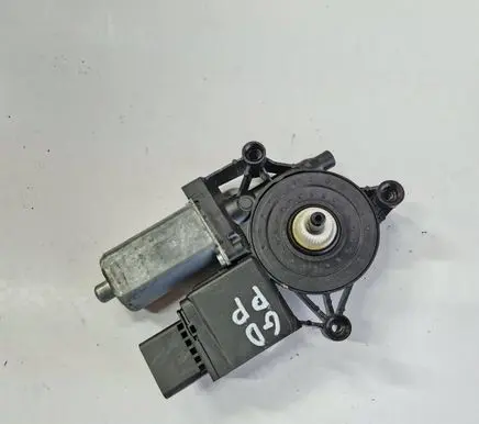 Opel Grandland X Front door window regulator motor 0130824152