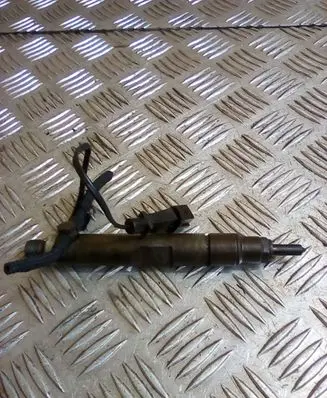 Audi A6 S6 C5 4B Fuel injector 028130201S