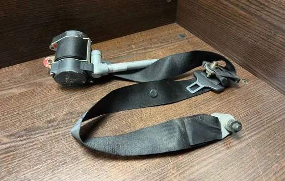 Mercedes-Benz Sprinter W901 W902 W903 W904 Front seatbelt 0028607885 566097200