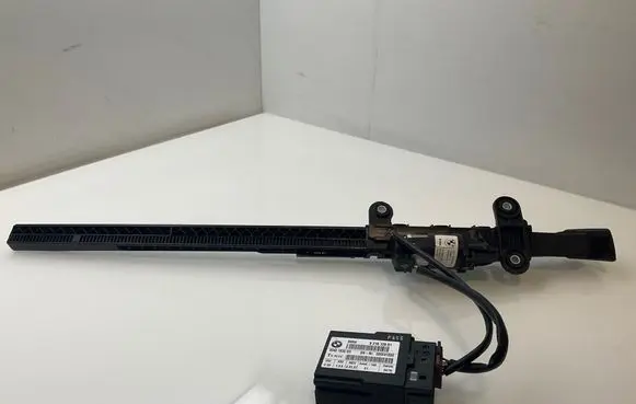 BMW 3 E92 E93 Seat belt adjustment motor 9216128 00401838 000641890