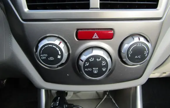 Subaru Forester SH Air conditioning/heating control unit 