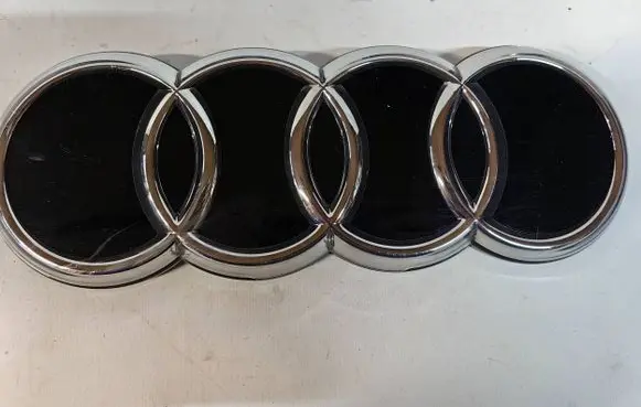Manufacturer badge logo/emblem