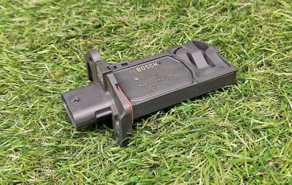 BMW 5 G30 G31 Mass air flow meter 8605565 0280218324