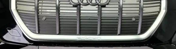 Audi e-tron Front bumper upper radiator grill 4KE853651
