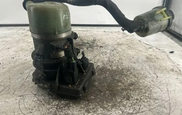 Volvo S60 Power steering pump 31360493