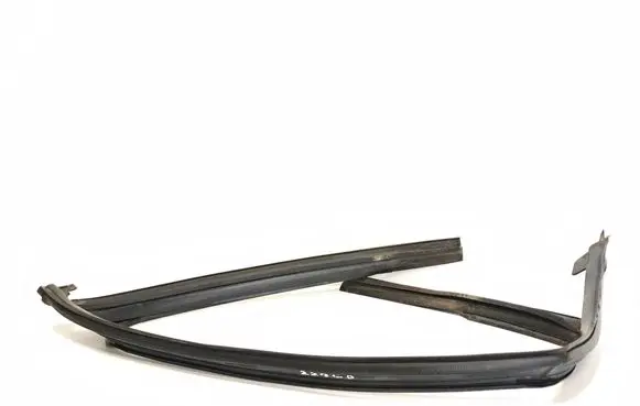 Audi A4 S4 B8 8K Rubber seal rear door window/glass