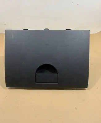 Jeep Patriot Glove box