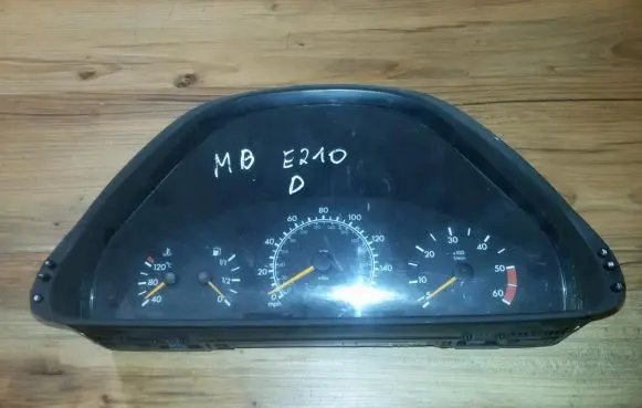 Mercedes-Benz E W210 Speedometer (instrument cluster) 2105403148 110008829
