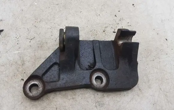 Toyota Corolla Verso AR10 Engine mounting bracket NOCODE