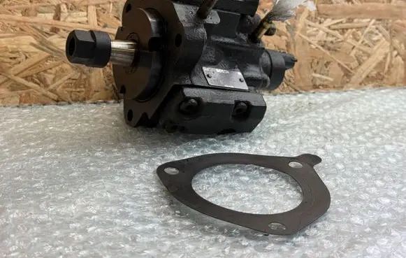 BMW 5 E39 Fuel injection high pressure pump 2247798 0445010009 0281002480