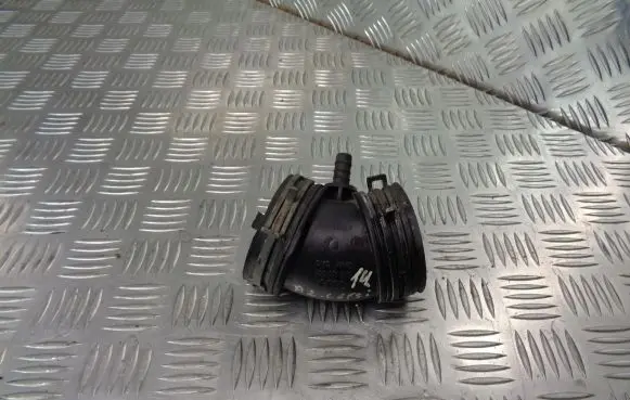 Audi A2 Air intake hose/pipe 8Z0133356