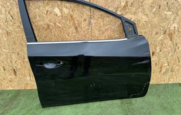 Nissan Pulsar Front door