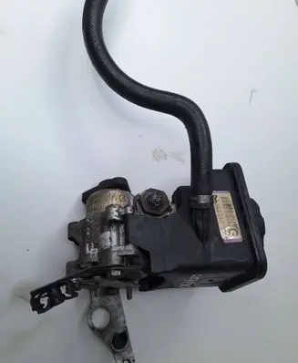 BMW 5 E39 Power steering pump 6750938