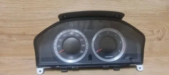 Volvo XC70 Speedometer (instrument cluster) 31270370AA