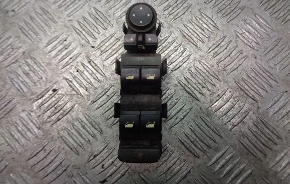 Peugeot 407 Front door window switch trim 