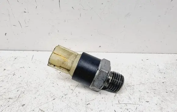 Nissan Qashqai Oil pressure sensor 2524000Q0A 8200970474