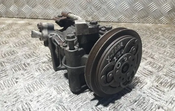 Nissan X-Trail T30 Air conditioning (A/C) compressor (pump) 926005m301