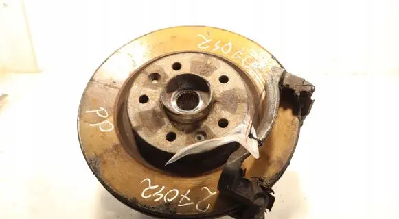 Nissan Qashqai Front wheel hub spindle knuckle