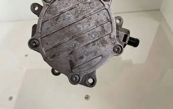 Audi A6 S6 C6 4F Vacuum pump 06D115100E 0712350