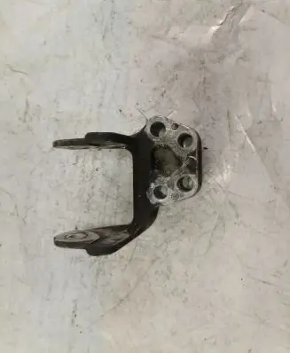 Peugeot 4007 Engine mounting bracket
