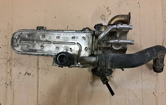 Skoda Octavia Mk2 (1Z) EGR valve cooler 038131513AD 3210275